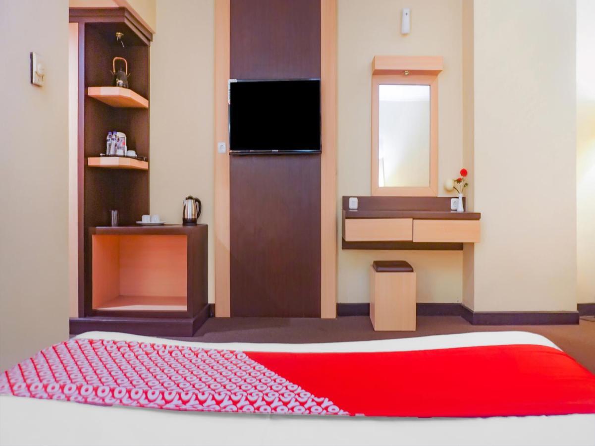 Oyo 3967 Hotel Pantai Wisata Makassar Eksteriør bilde