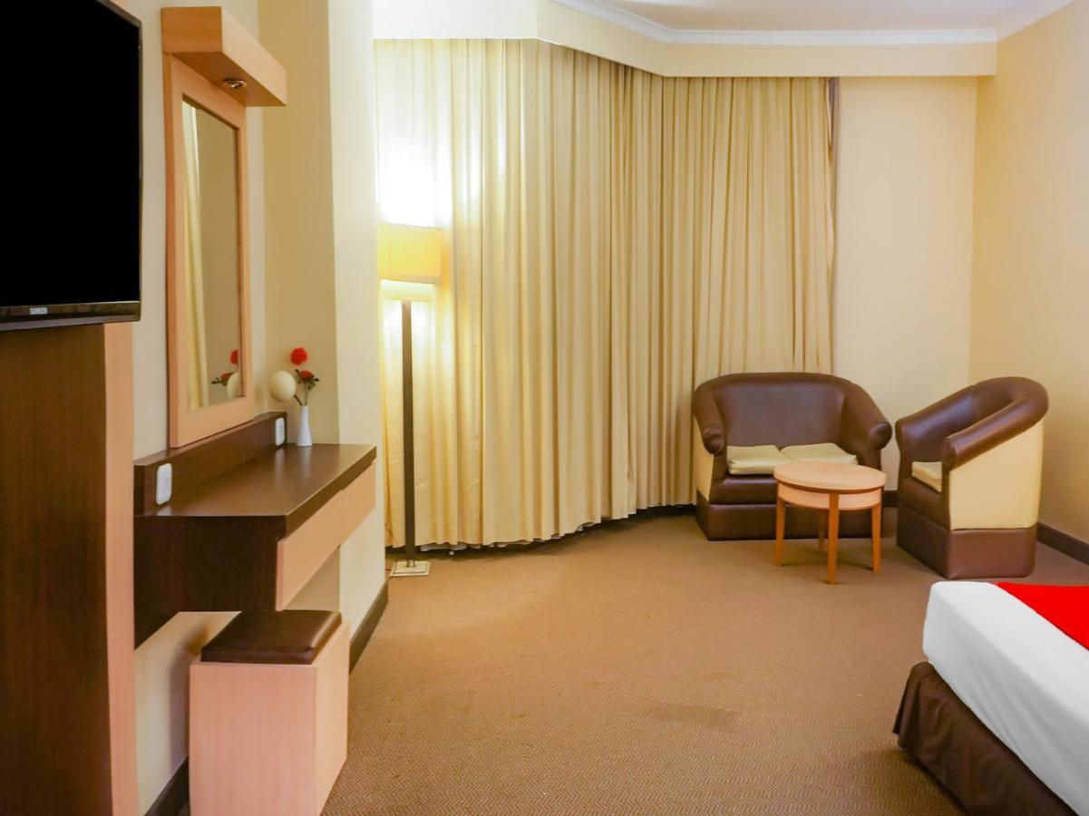 Oyo 3967 Hotel Pantai Wisata Makassar Eksteriør bilde